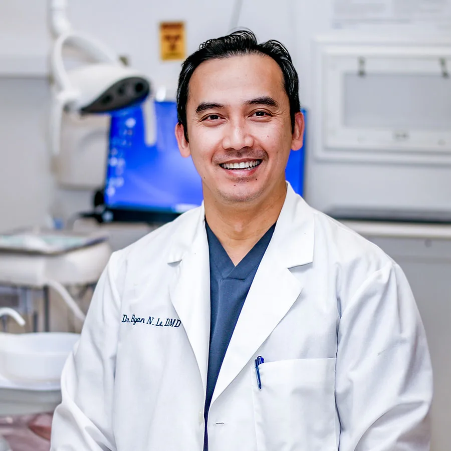 Portrait of Dr Ryan Le